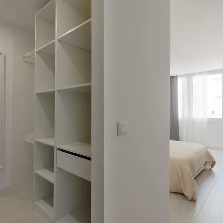 Light-filled, Fully Renovated Near Belem, By Timecooler リスボン