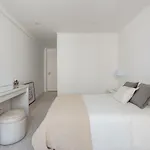 Light-filled, Fully Renovated Near Belem, By Timecooler شقة