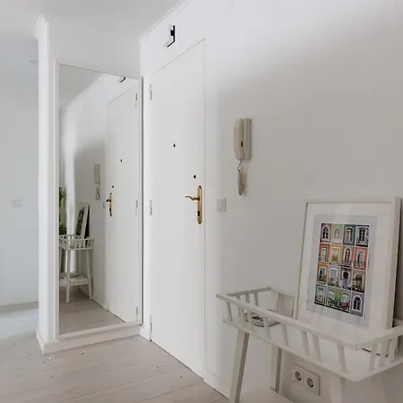 Light-filled, Fully Renovated Near Belem, By Timecooler リスボン