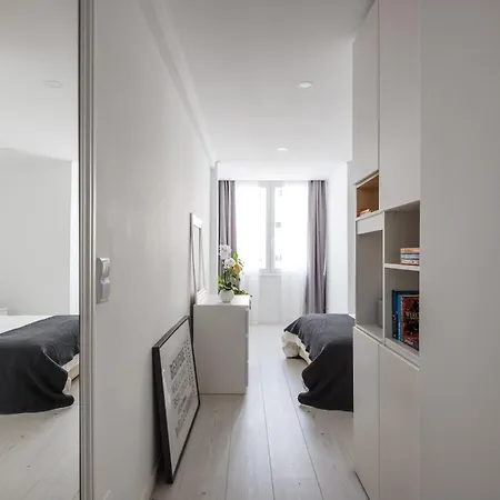 Light-filled, Fully Renovated Near Belém, By Timecooler Lisboa