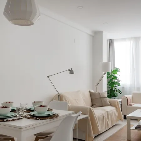 شقة Light-filled, Fully Renovated Near Belem, By Timecooler