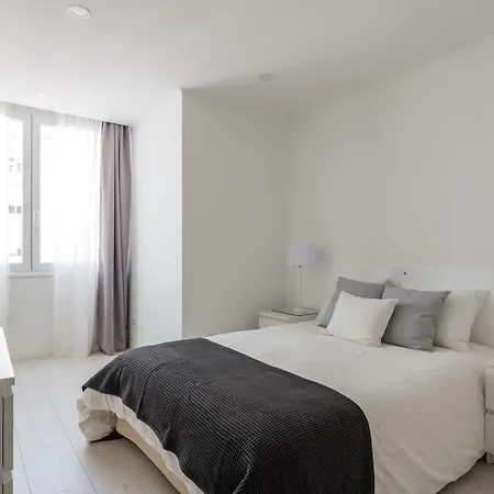 Light-filled, Fully Renovated Near Belém, By Timecooler