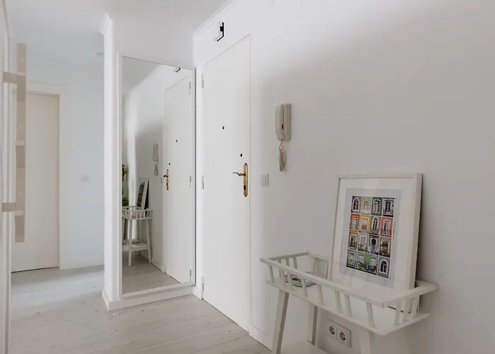 Light-filled, Fully Renovated Near Belem, By Timecooler Lisboa