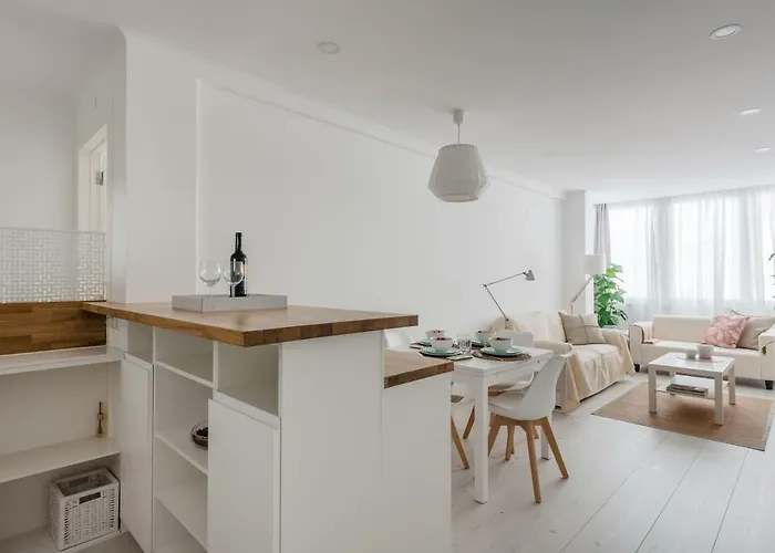 Light-filled, Fully Renovated Near Belem, By Timecooler