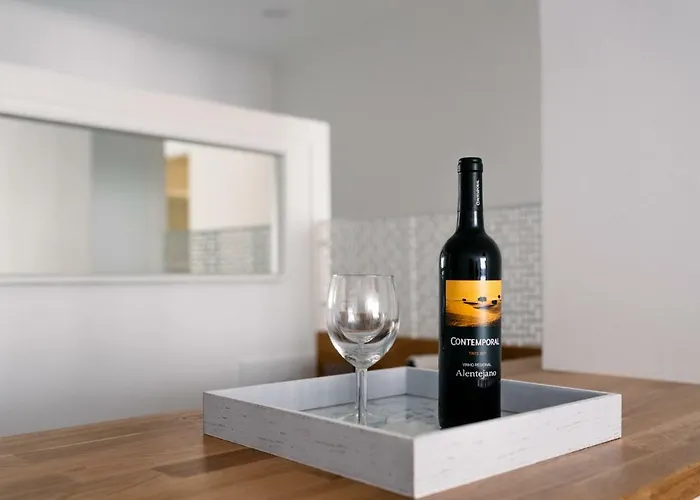 Light-filled, Fully Renovated Near Belem, By Timecooler *