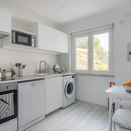 Light-filled, Fully Renovated Near Belém, By Timecooler