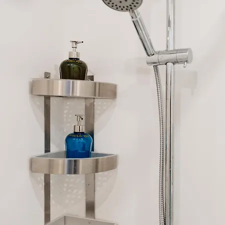 Appartamento Light-filled, Fully Renovated Near Belém, By Timecooler Lisbona