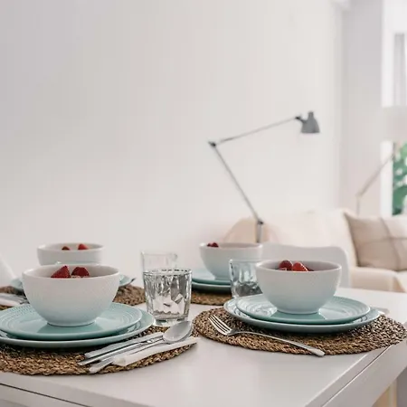 Light-filled, Fully Renovated Near Belem, By Timecooler