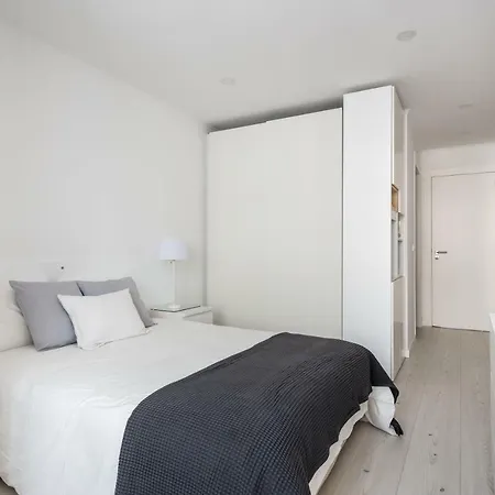 Light-filled, Fully Renovated Near Belém, By Timecooler *