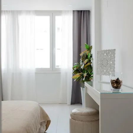 Light-filled, Fully Renovated Near Belem, By Timecooler Apartament