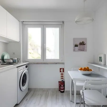 Light-filled, Fully Renovated Near Belém, By Timecooler * Lisbona