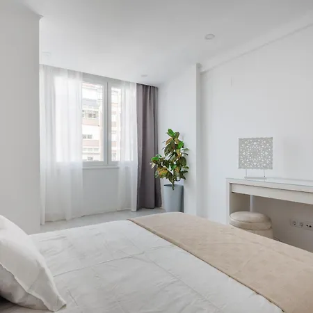 Light-filled, Fully Renovated Near Belem, By Timecooler ליסבון