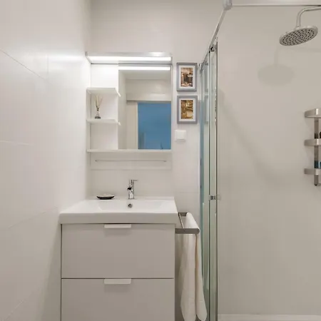 Light-filled, Fully Renovated Near Belem, By Timecooler דירה