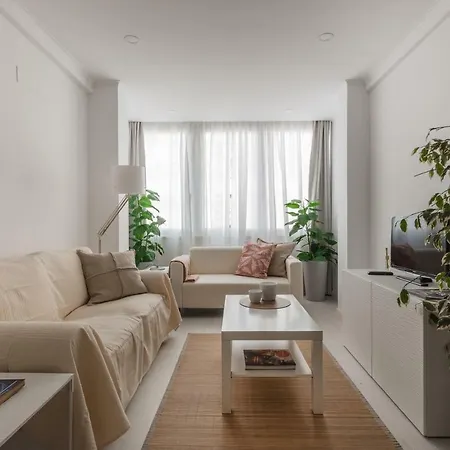 Light-filled, Fully Renovated Near Belem, By Timecooler