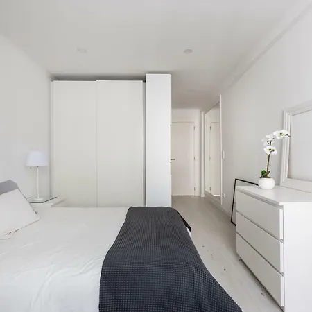 Light-filled, Fully Renovated Near Belem, By Timecooler *